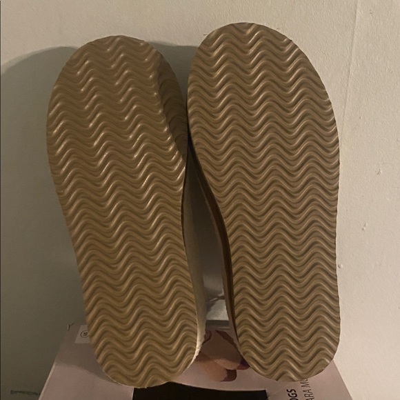 Clogs - Picture 8 of 11